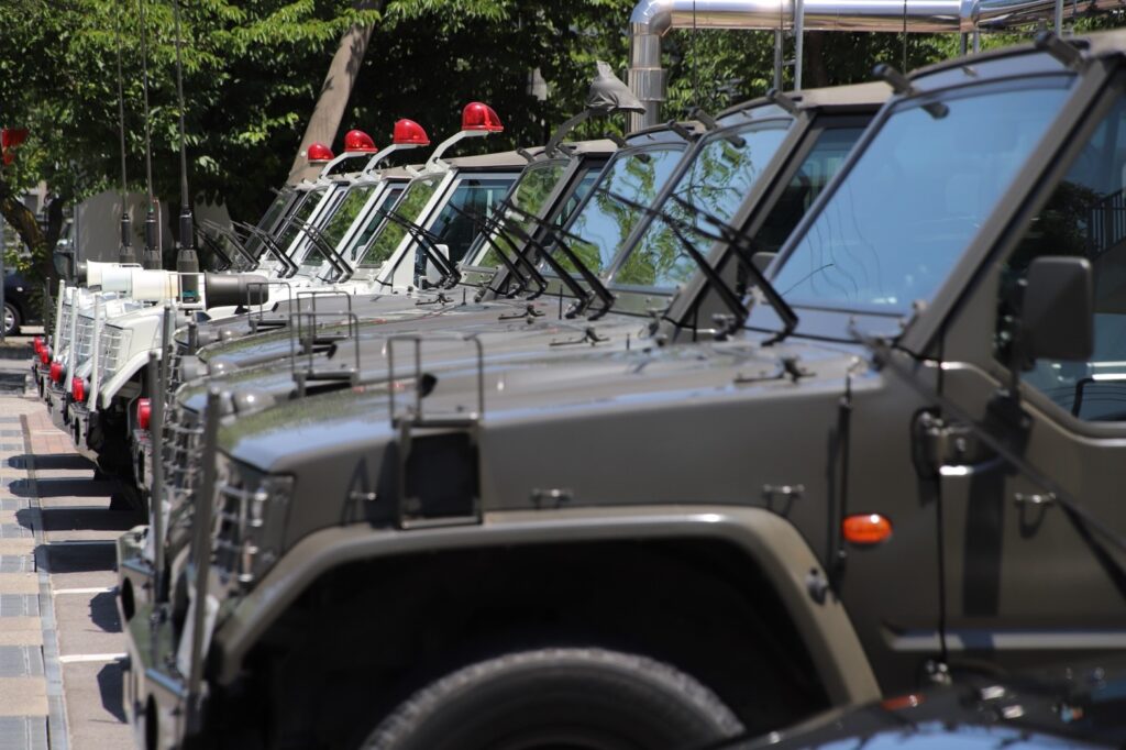 整列した陸上自衛隊の車両